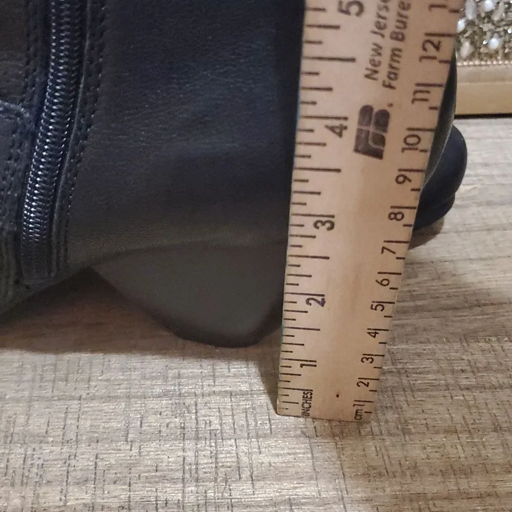 Naturalizer Eden Black Leather Ankle Boots Sz 7.5 Round Cap Toe Side Zip 3